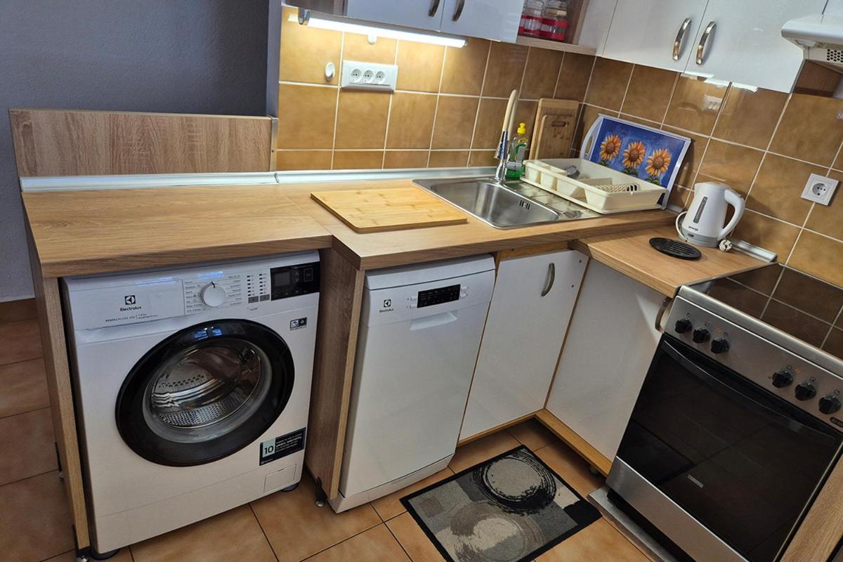 Studio Apartment Riva Sumartin Exterior photo